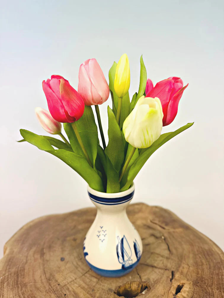 Zijden bloemen in een kinderkamer